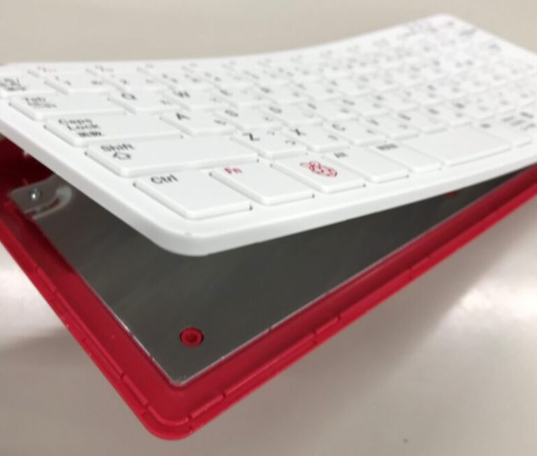 【レビュー】「Raspberry Pi 400 日本語版」を分解！キーボード一体型ラズパイでできること | sozorablog
